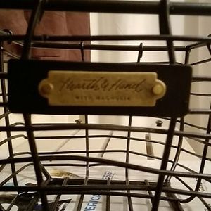 Meet your Posher, Connie